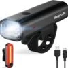 LifeGoods LED Fietsverlichting Set - Voorlicht En Achterlicht - USB Oplaadbaar - Zwart -Winkel Voor Fietsbenodigdheden 1200x1167