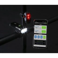 Lezyne Connect Smart 1000XL / KTV Smart Pair Verlichtingsset - 1000 Lumen - Zwart 31 Lezyne Connect Smart 1000XL / KTV Smart Pair Verlichtingsset - 1000 Lumen - Zwart -Winkel Voor Fietsbenodigdheden 1200x1200 74