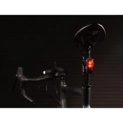Lezyne Connect Smart 1000XL / KTV Smart Pair Verlichtingsset - 1000 Lumen - Zwart 33 Lezyne Connect Smart 1000XL / KTV Smart Pair Verlichtingsset - 1000 Lumen - Zwart -Winkel Voor Fietsbenodigdheden 1200x1200 76