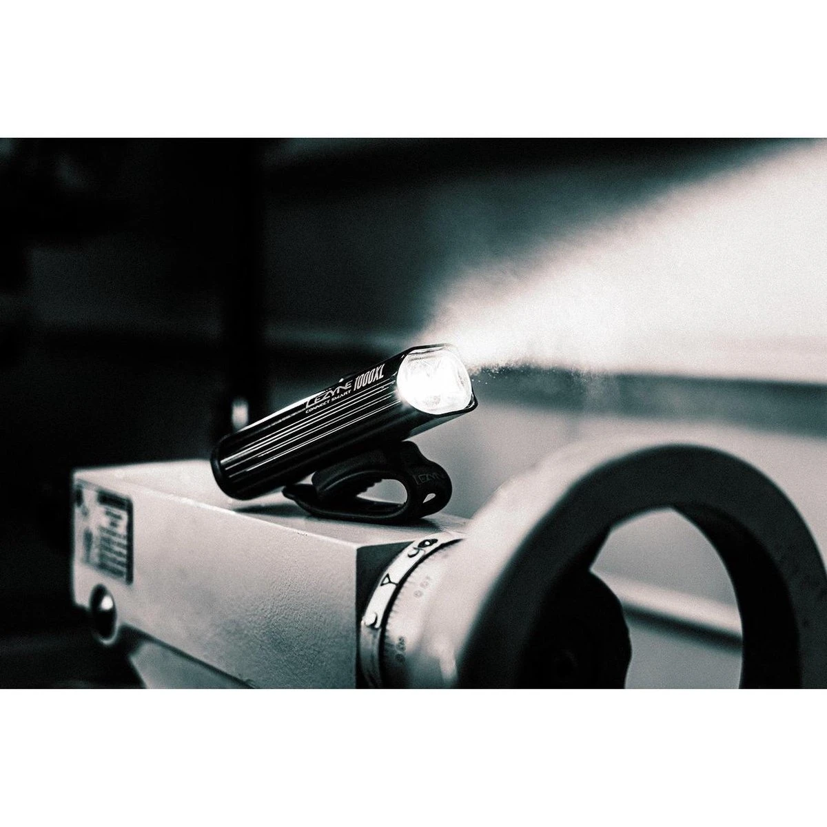 Lezyne Connect Smart 1000XL / KTV Smart Pair Verlichtingsset - 1000 Lumen - Zwart 19 Lezyne Connect Smart 1000XL / KTV Smart Pair Verlichtingsset - 1000 Lumen - Zwart - Afbeelding 17