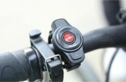 Livall EVO21 Black Medium - (Smart) Fietshelm - SOS Functie - LED Richtingaanwijzers - Smart Verlichting -Winkel Voor Fietsbenodigdheden 1200x783 1