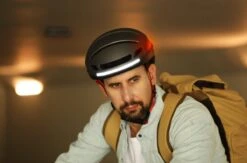 Livall EVO21 Black Medium - (Smart) Fietshelm - SOS Functie - LED Richtingaanwijzers - Smart Verlichting -Winkel Voor Fietsbenodigdheden 1200x794 6