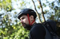 Livall EVO21 Black Medium - (Smart) Fietshelm - SOS Functie - LED Richtingaanwijzers - Smart Verlichting -Winkel Voor Fietsbenodigdheden 1200x794 7