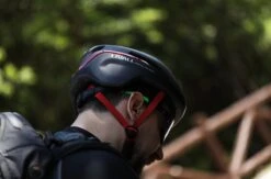 Livall EVO21 Black Medium - (Smart) Fietshelm - SOS Functie - LED Richtingaanwijzers - Smart Verlichting -Winkel Voor Fietsbenodigdheden 1200x794 8