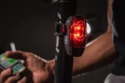 Lezyne Connect Smart 1000XL / KTV Smart Pair Verlichtingsset - 1000 Lumen - Zwart 24 Lezyne Connect Smart 1000XL / KTV Smart Pair Verlichtingsset - 1000 Lumen - Zwart -Winkel Voor Fietsbenodigdheden 1200x799 3