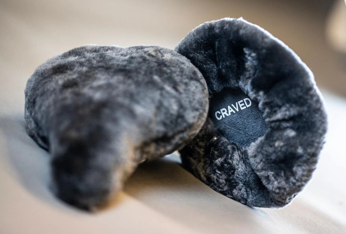 Craved Zadeldek Schapenvacht – Antraciet - Zitcomfort - 1e Kwaliteit - Fietszadelhoes 4 Craved Zadeldek Schapenvacht – Antraciet - Zitcomfort - 1e Kwaliteit - Fietszadelhoes - Afbeelding 2