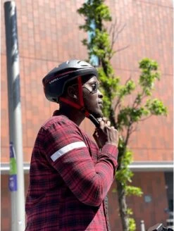 Livall EVO21 Black Medium - (Smart) Fietshelm - SOS Functie - LED Richtingaanwijzers - Smart Verlichting -Winkel Voor Fietsbenodigdheden 904x1200